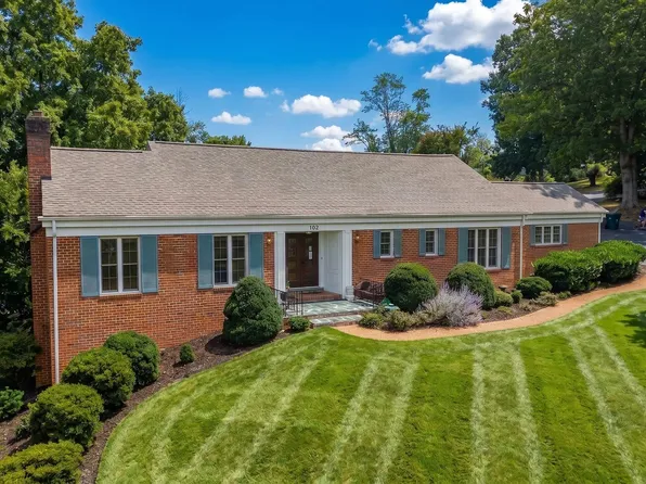 105 Woodland Dr, Staunton, VA 24401