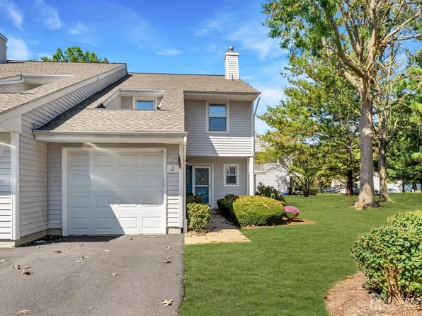 2 Tall Oaks Ct, Parlin, NJ 08859