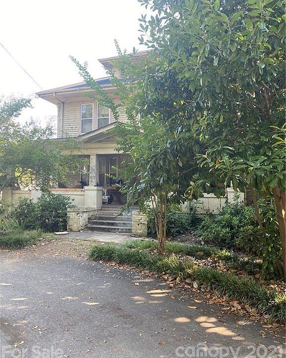 1st image of 611 W Warren St