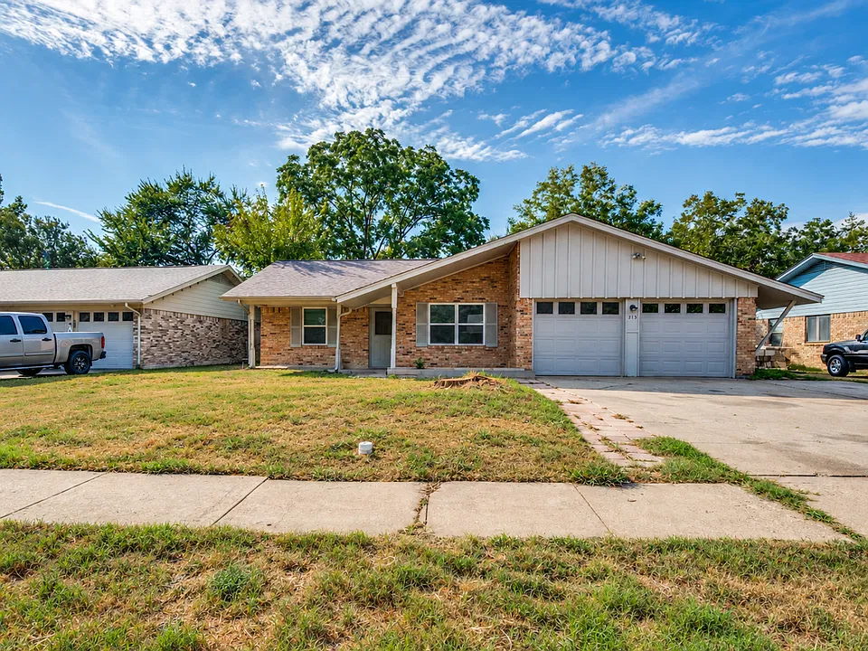 213 W Dorris Dr