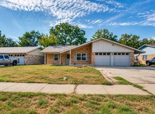 213 W Dorris Dr, Grand Prairie, TX 75051