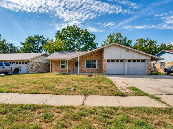 213 W Dorris Dr, Grand Prairie, TX 75051