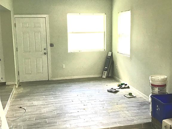 3rd image of 6110 Sabre Dr