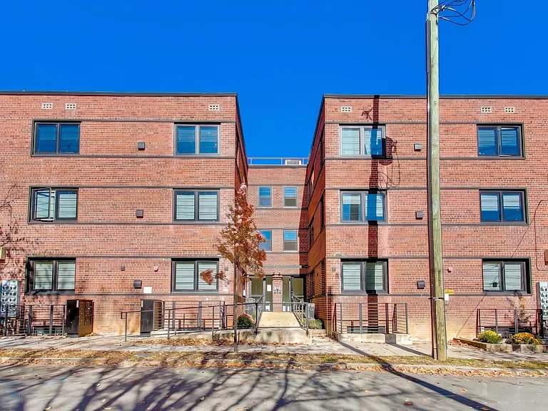 622-624 Girard St NE — Photo 31