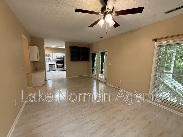 9423 Fairmead Dr — Photo 9