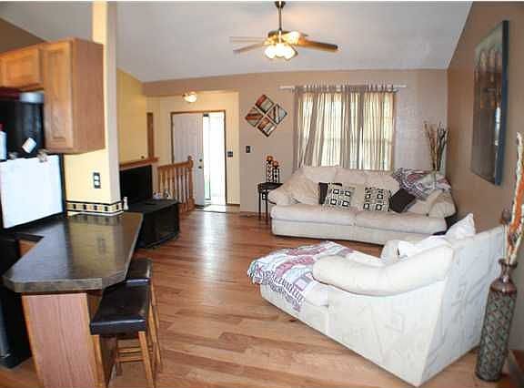 4th image of 513 E Parkwood Dr