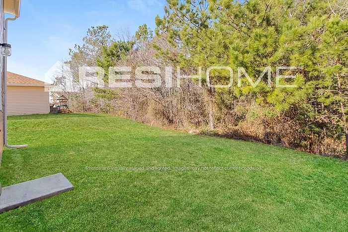 194 Queens Cir — Photo 12