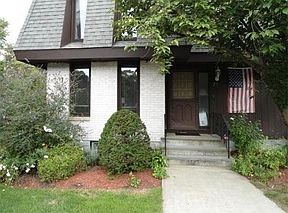 2nd image of 25 Grove Sq