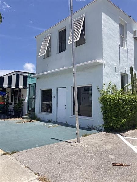 1st image of 818 N Dixie Hwy APT 2