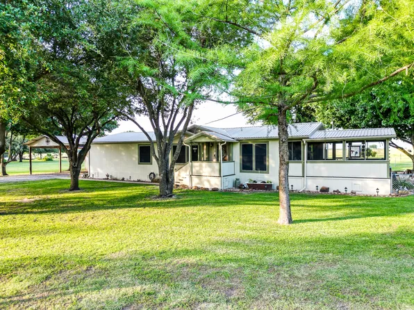 146 Blazek Rd, Ennis, TX 75119