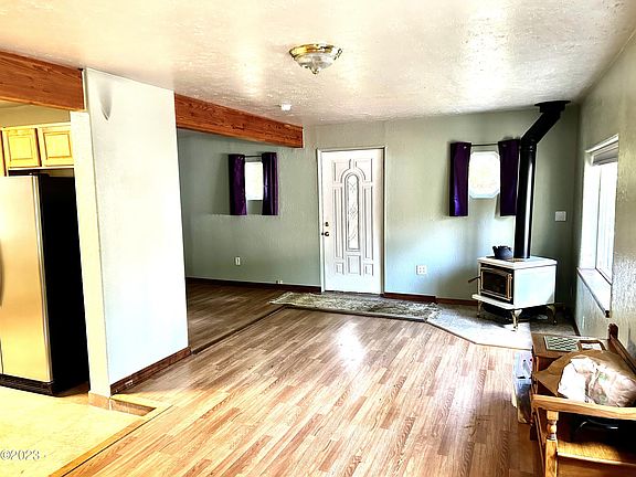 3rd image of 1331 N Alvord Ln