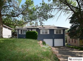 8726 Parker St, Omaha, NE 68114