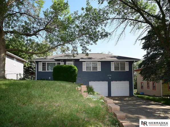 8726 Parker St, Omaha, NE 68114