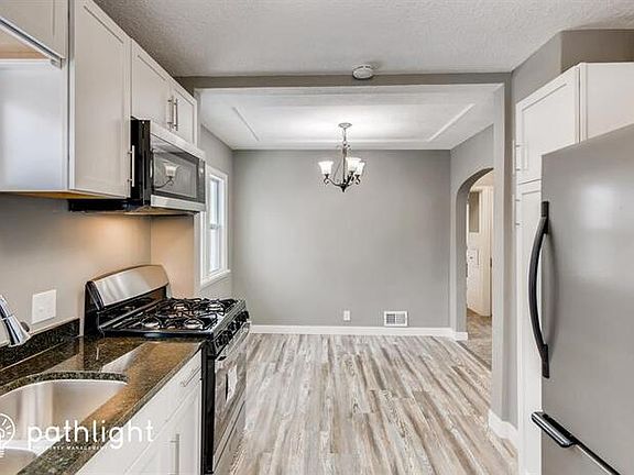 5th image of 623 Larpenteur Ave E