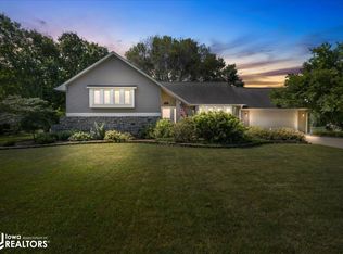 413 Oak Ave, Eldora, IA 50627