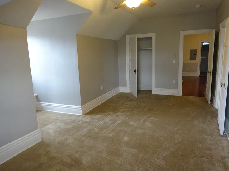 220 Graham St — Photo 35