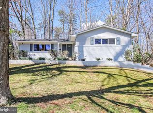 7027 Roundtree Rd, Falls Church, VA 22042