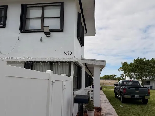 1690 NE 151st St APT 12, Miami, FL 33181