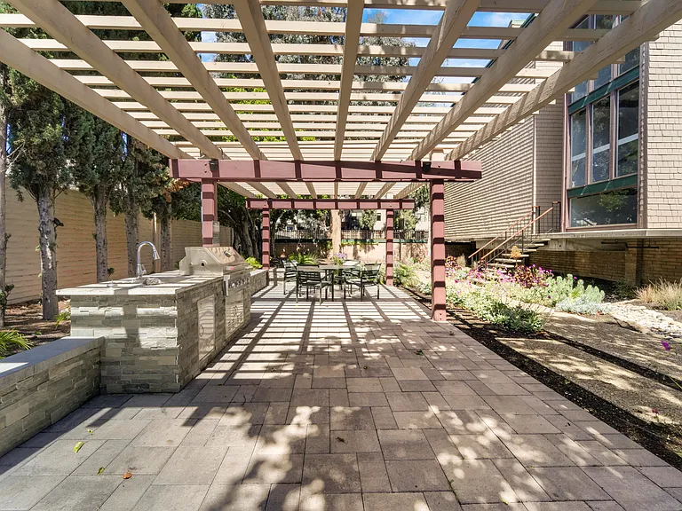 2111 Latham St #307 — Photo 87