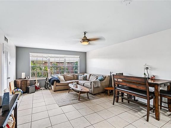 4th image of 2420 SE 17th St APT C307