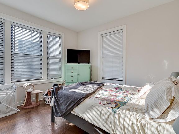 5th image of 1608 W Belle Plaine Ave #1F