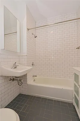 Rented by Bank Neary | media 17