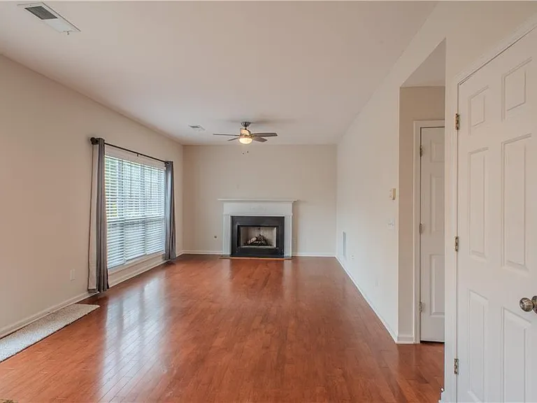 3359 Shallowford Green Dr — Photo 6