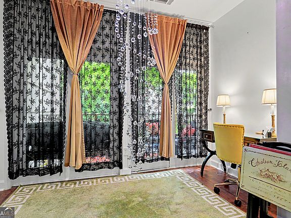 3rd image of 2865 Lenox Rd NE APT 211