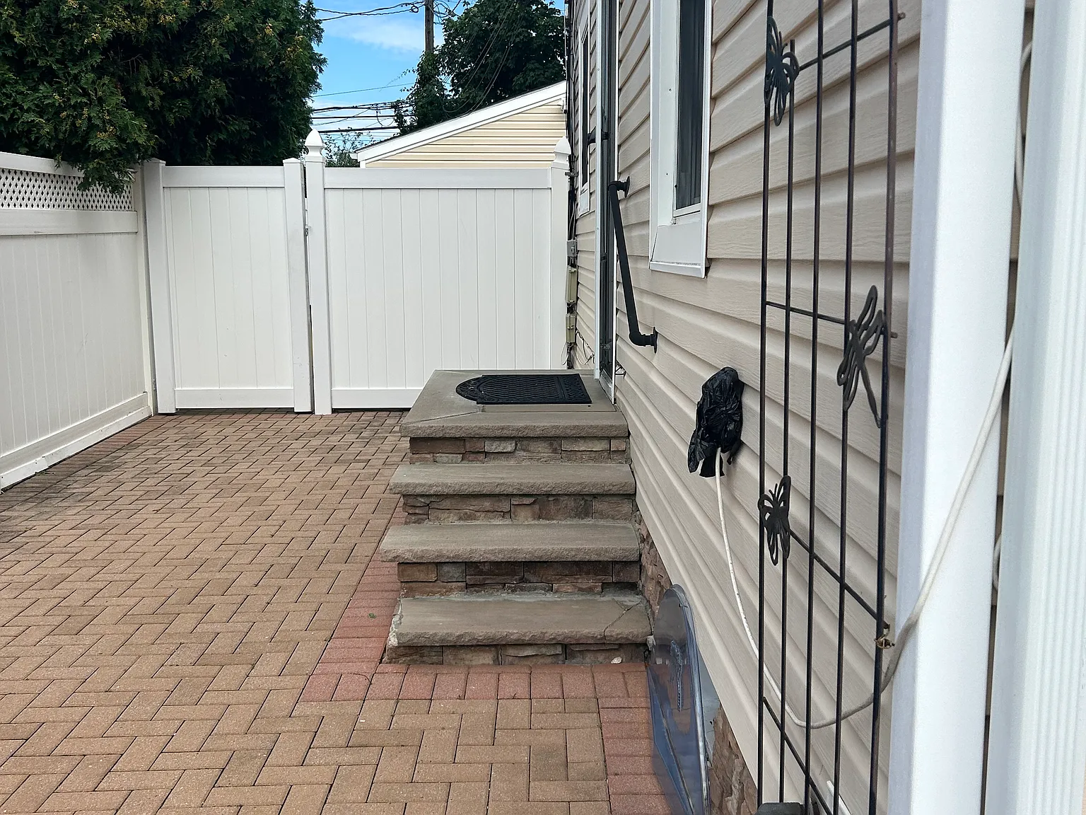 Arnold St, Hicksville — Photo 2