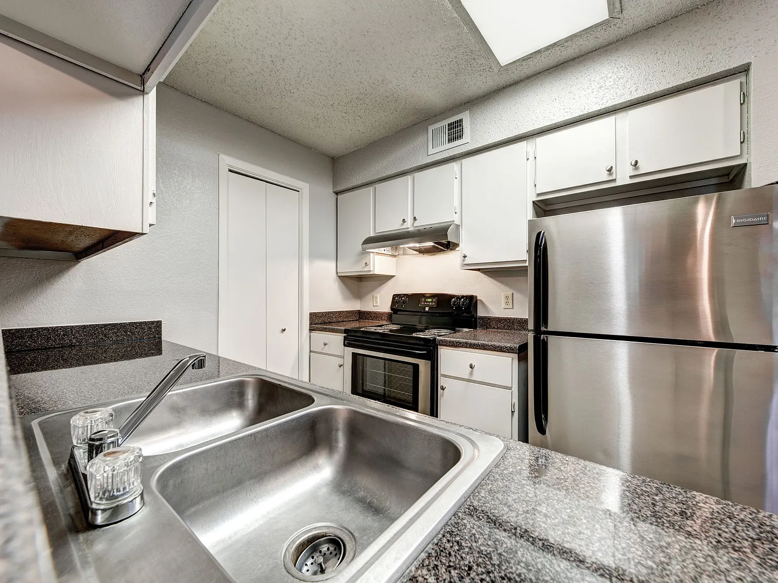 Chimney Park Apartments — Photo 2