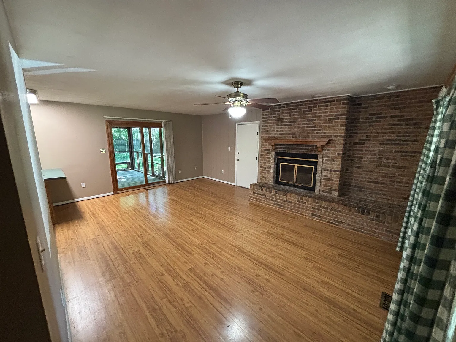 3 bed, 1850 sqft, $2,150 — Photo 3