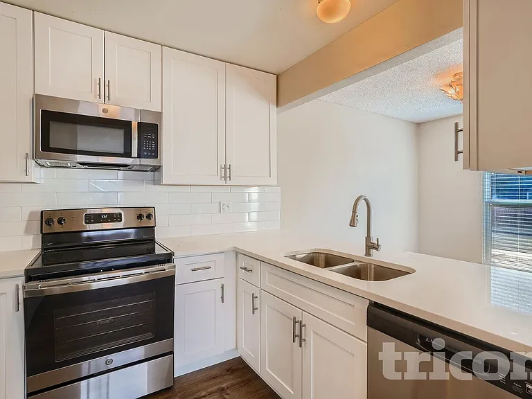 10210 Routt St — Photo 3