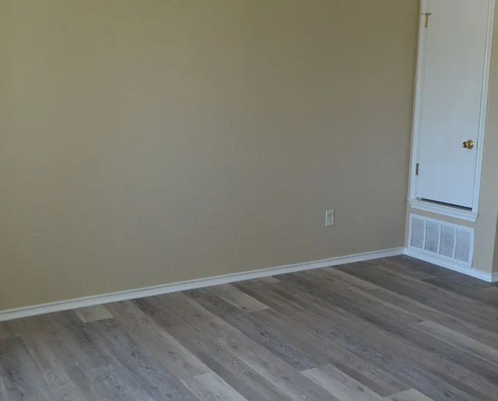 4504 Mattie — Photo 2