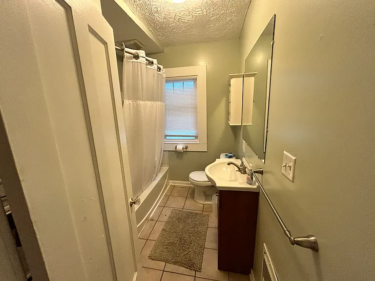 2933 E Derbyshire Rd #1 — Photo 8