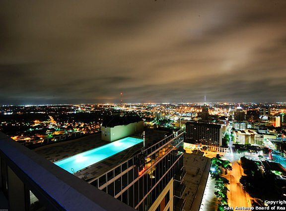 4th image of 600 E MARKET ST #2808