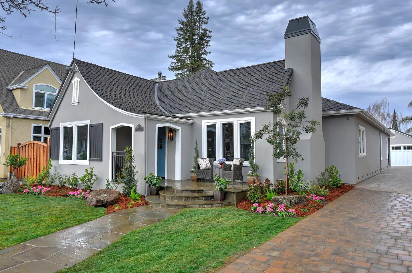 1079 Fairview Ave photo 1