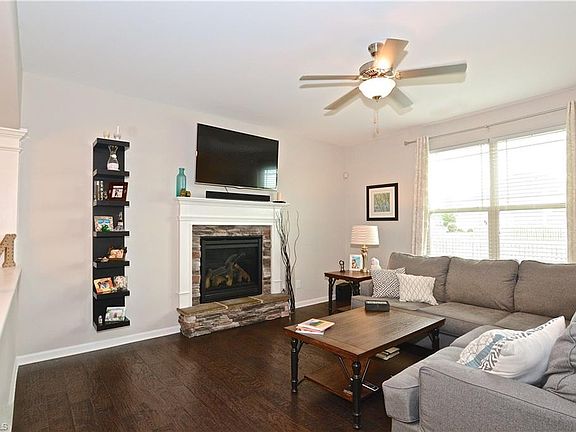 5th image of 303 Cape Fear Way