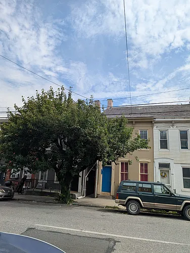 576 W Philadelphia St Photo 1