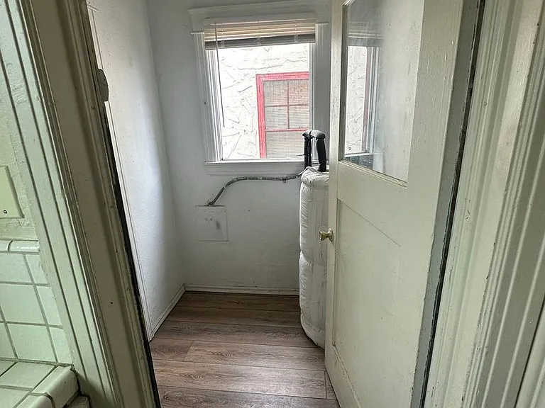 46 W 18th St — Photo 8