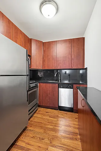 226 E 25th St Photo 1
