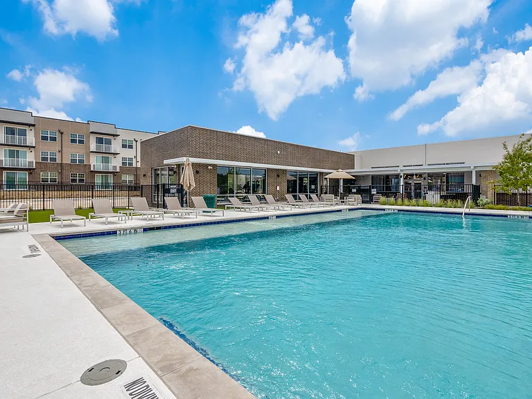 Remi West Dallas — Photo 16