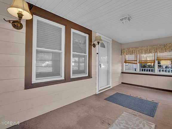 4th image of 543 N Riverside Drive