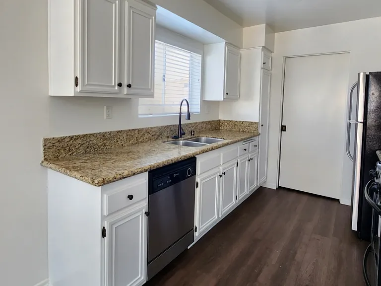 1427 Brockton Ave #201 — Photo 7