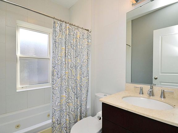 3rd image of 4435 N Leavitt St #2