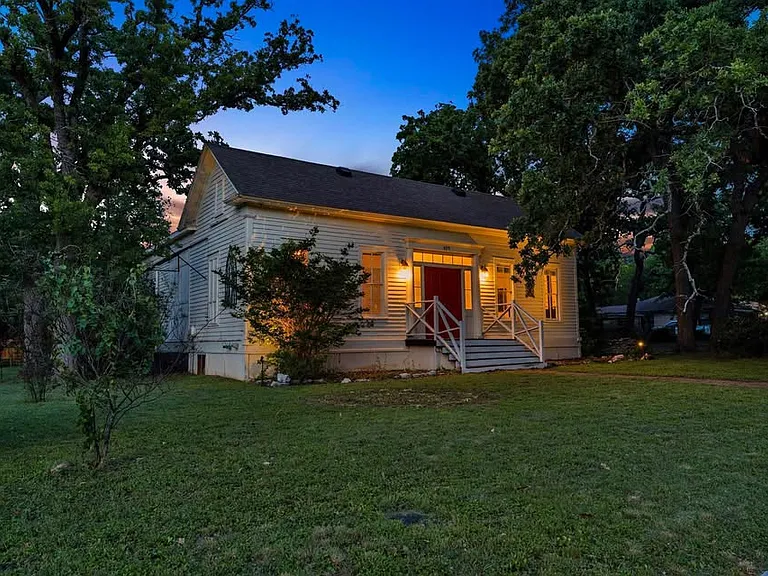 409 N Main St — Photo 31