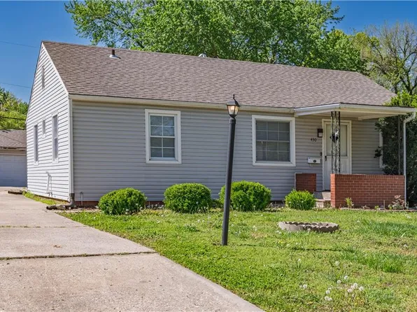 430 Fieldcrest Dr, Pittsburg, KS 66762