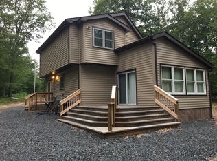 2297 Cardinal Dr, Bushkill, PA 18324