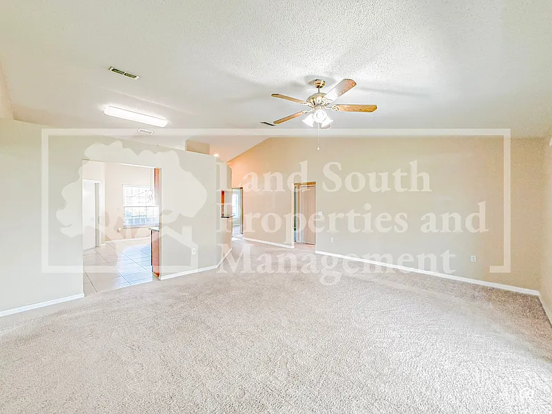 4 bed, 2.0 bath, 1596 sqft, $2,150 — Photo 4
