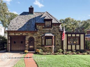 18 Kingsbury Rd, Garden City, NY 11530