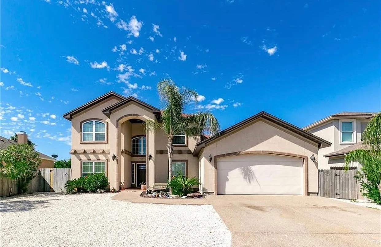 4 bed, 2.5 bath, 2657 sqft, $3,500 — Photo 1